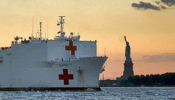 “安慰”号医疗船驶进纽约港，这艘船什么来头？