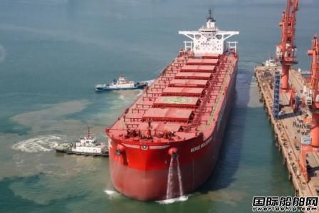 渤船重工一艘21万吨散货船签字交付