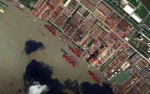 外媒：江南造船厂大型船坞投入使用，中国第三艘航母建造加速