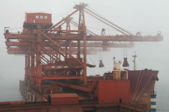 辽港集团大连港保税混矿拿下多个全国第一