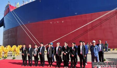 扬子江船业为国银租赁建造第8艘208000吨散货船命名交付