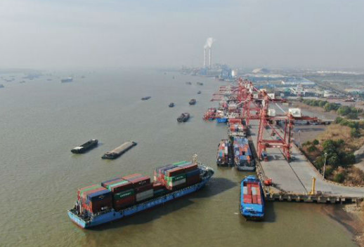 扬州海事强化内河集装箱船舶检查力度