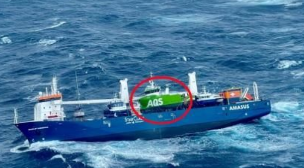 一艘大件运输船挪威海上遇险面临倾覆12人获救