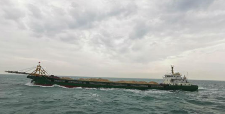 福建莆田海警查获多起海上非法采矿案 查扣海砂六万余吨