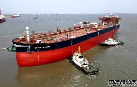 新时代造船两艘156500吨油船顺利下水