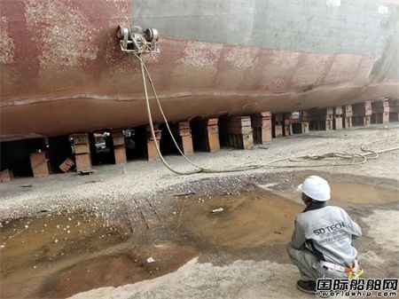 上海中远海运重工首次采用超高压水除锈为“猎鹰”轮外壳翻新