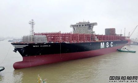 扬子江船业续建首艘12200TEU集装箱船出坞
