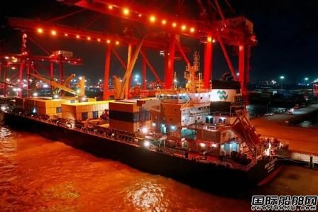 一船难求？这艘散货船“跨界”集装箱船顺利启航