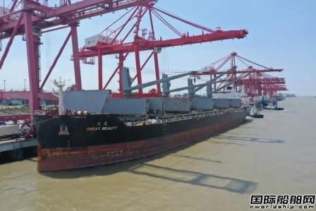 一船难求？这艘散货船“跨界”集装箱船顺利启航