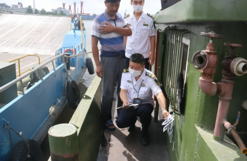 违法行为藏头露尾 终究难逃海事法眼