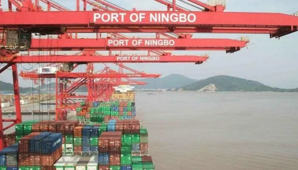 200艘降至60艘！宁波舟山梅山港码头暂停第六天, 靠港船舶锐减