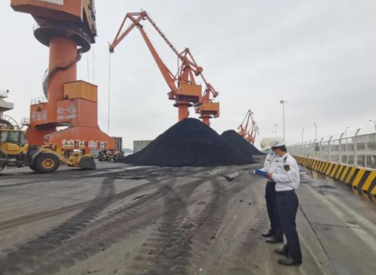 丹东海事局全力保障电煤运输安全