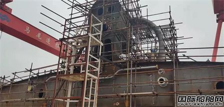 马尾造船12500吨多用途船导流罩顺利装船