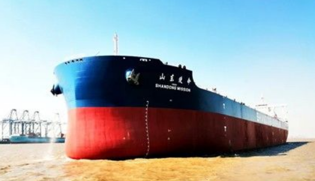 外高桥造船交付国银租赁首艘21万吨散货船