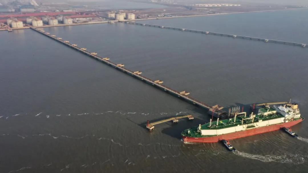 曹妃甸海事局保障虎年首艘LNG船舶安全靠离
