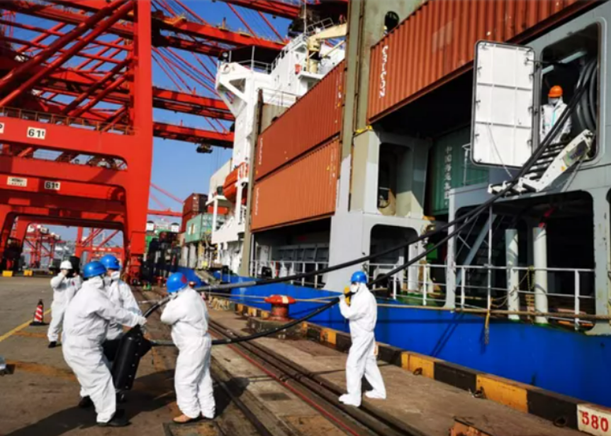 中远海运集运与上港集团签订岸基供电服务协议