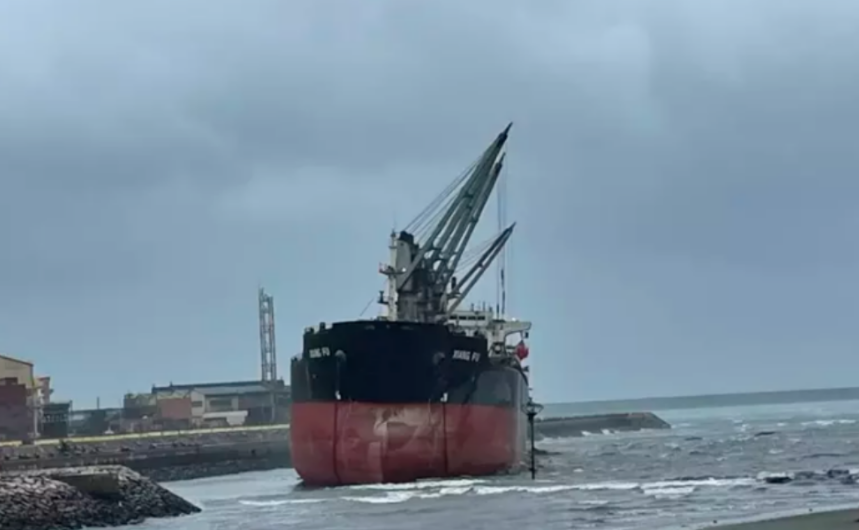 关注！一引航员被强浪打入海中，半小时后救起身亡....