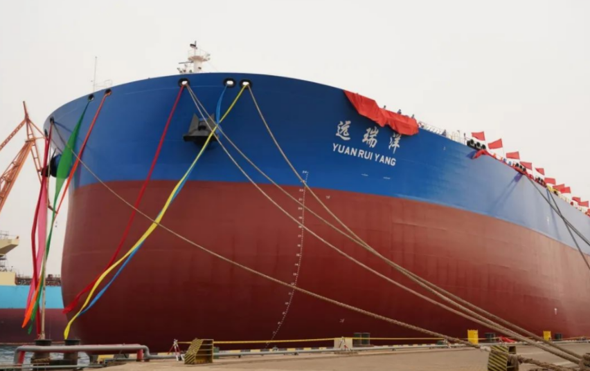 全球首艘LNG双燃料动力超大型原油船交付
