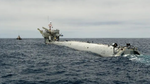 美苏争霸的产物：一艘垂直竖立在海上60年的情报搜集“船”