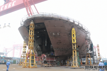 全球首例！广船国际建造货滚船总组阶段进行开启艏门作业