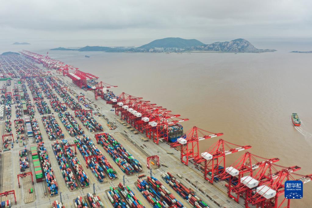 上海港单日集装箱作业量恢复至疫情前80%