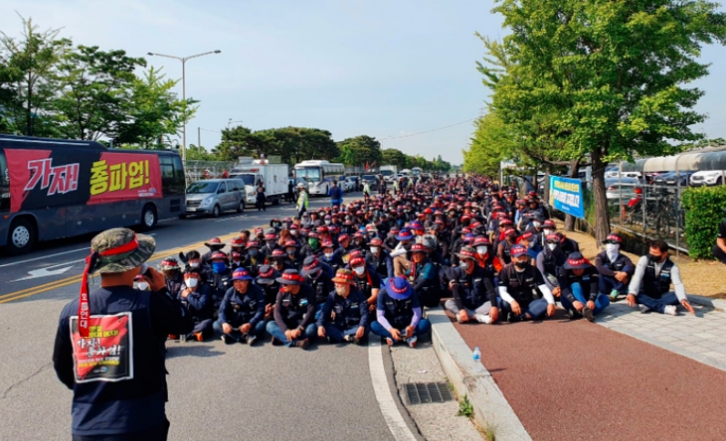 挑战！37%运输工人罢工, 又一国家港口要瘫痪! 美国、德国在苦撑，近期港口怎么了？