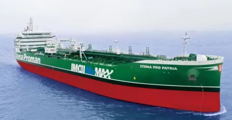 中国首艘甲醇双燃料绿色船舶在广州南沙交付