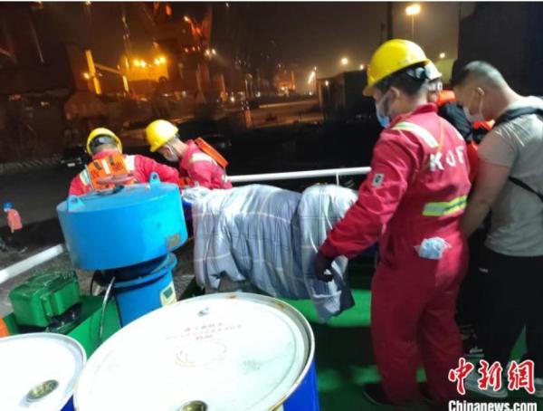中国海油渤海油田救助海上遇险船员