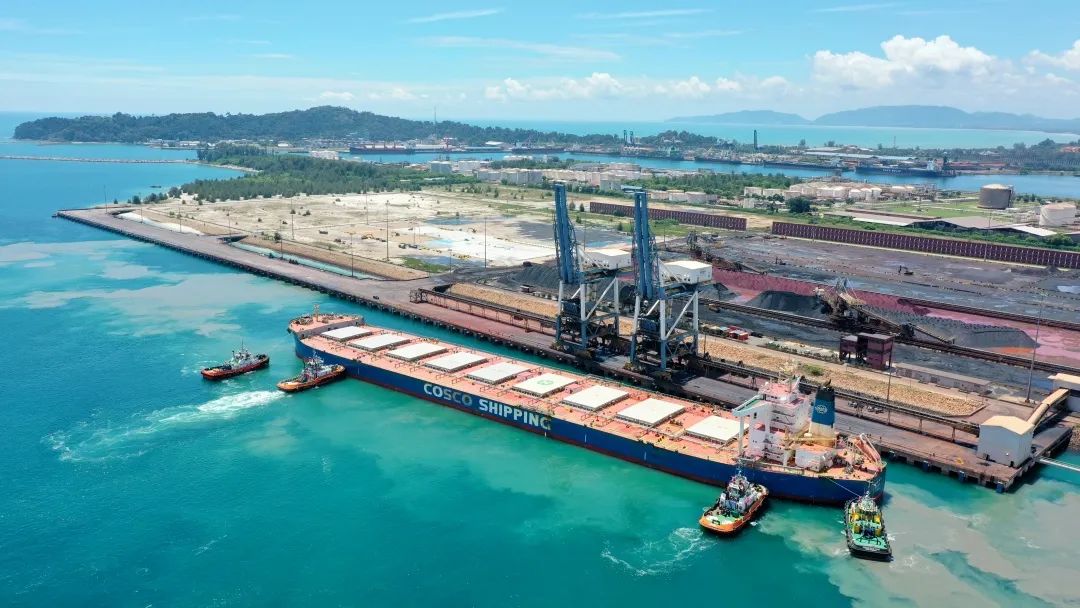 刷新纪录关丹港首靠17万吨船舶