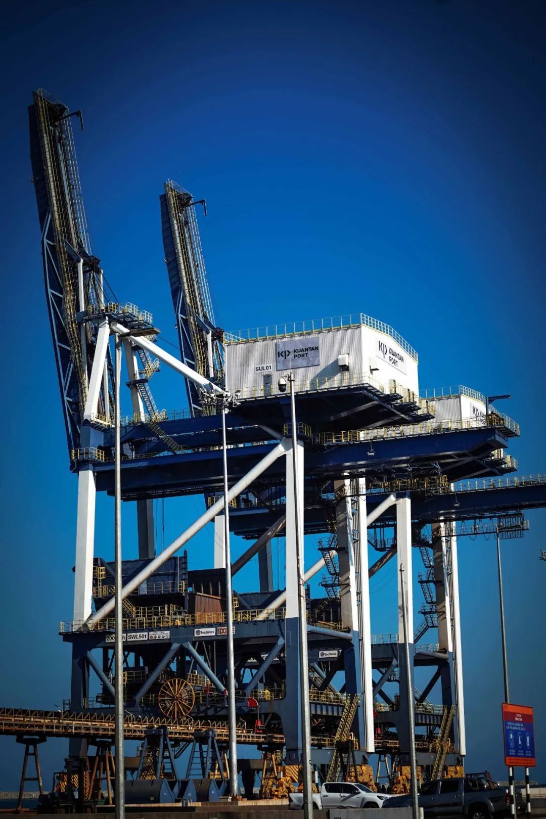 刷新纪录关丹港首靠17万吨船舶