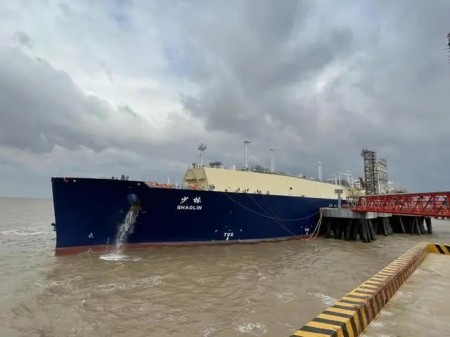 中石油首制LNG运输船“少林”号完成首航靠泊如东洋口港
