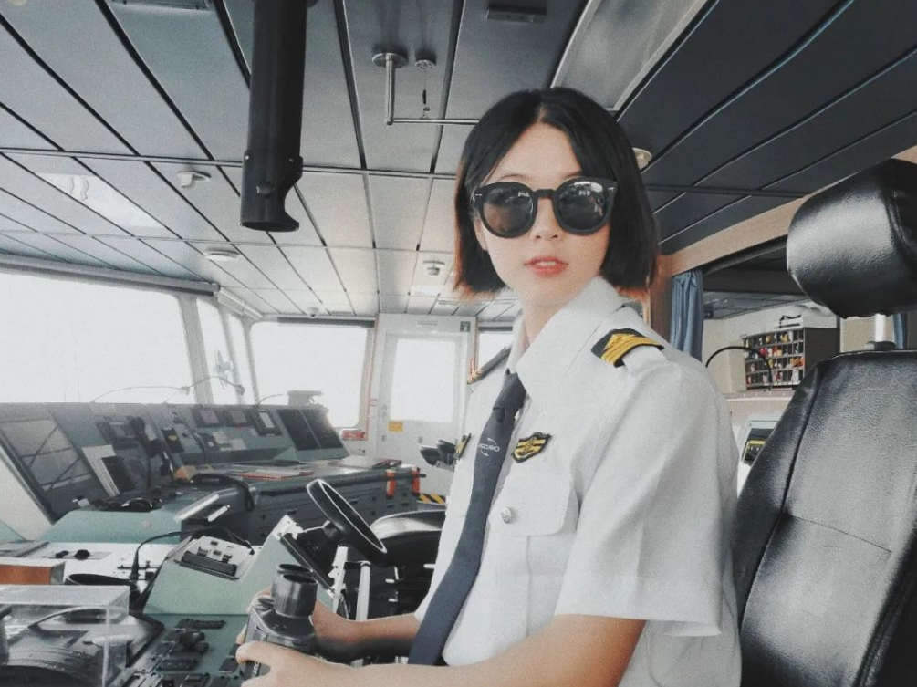 周末人物 | 一位95后女轮机员带你看世界