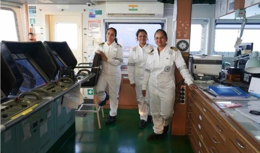 3.8 临近, 这家船管公司为女船员打造专属PPE