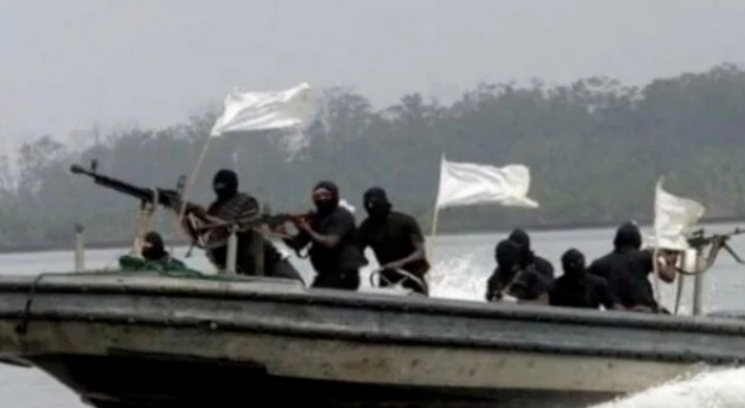 一油轮在刚果附近遭袭击，五名武装分子登船！