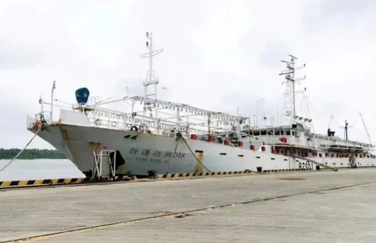 习近平对一艘中国籍远洋渔船在印度洋中部海域倾覆作出重要指示 中远海运货轮参与救援