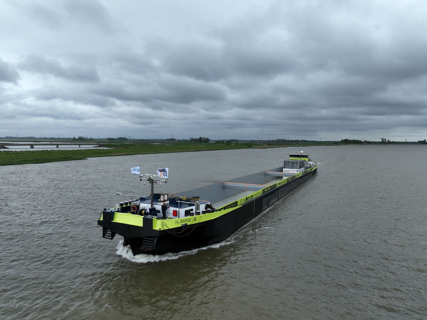 Nike推出全球首艘氢动力集装箱驳船