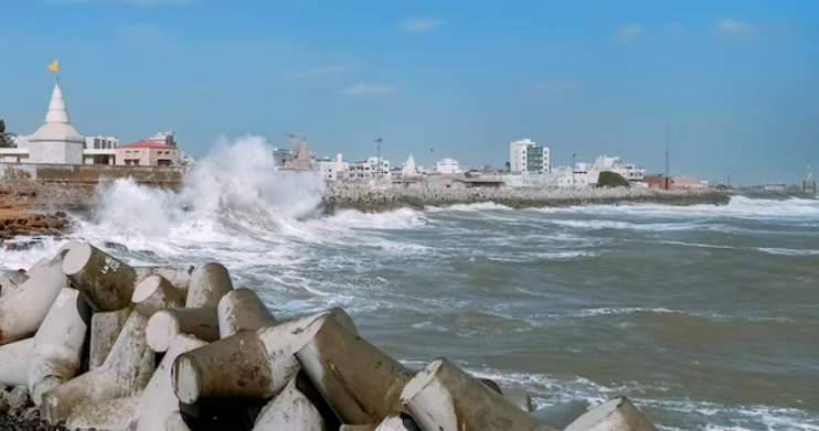 受台风影响，印度八个港口暂停运营
