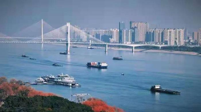 长江经济带运输船舶靠港使用岸电量同比增长63%