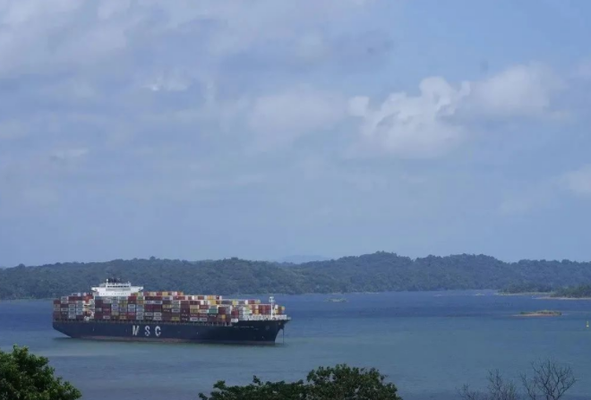 264艘“排队”！巴拿马运河拥堵加剧，海运费上涨36%！船公司开始征收附加费