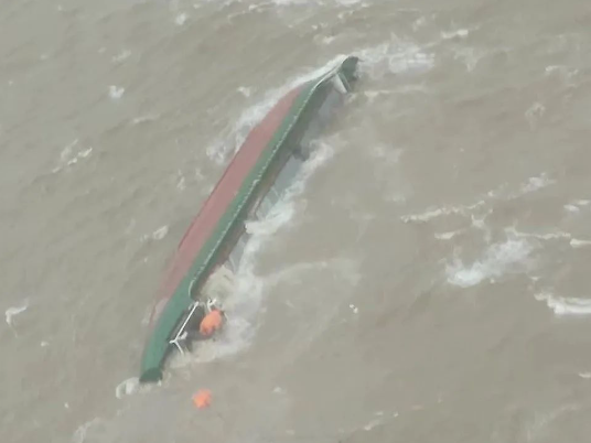 江苏连云港海域两货船遇险 25人全部获救