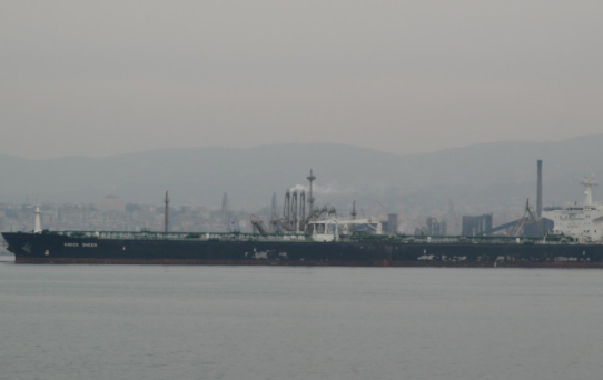 啥信号？三艘超10万载重吨油轮相继进入拆船市场！