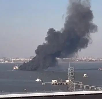 突发！一韩国籍船舶在长江起火爆燃
