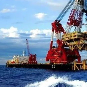国内最大海洋油气工程起重船落户天津