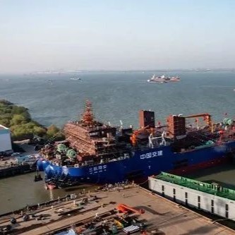 国内首艘！中交三航局5000吨变幅式扒杆动力定位起重船下水