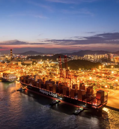 厦门港首迎3艘20万吨级集装箱大船同靠作业