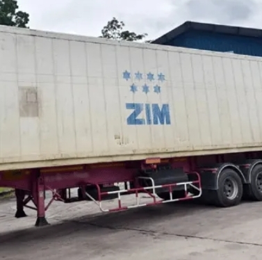 因为集装箱上有“ZIM”标识，货柜被查扣并拒绝入境
