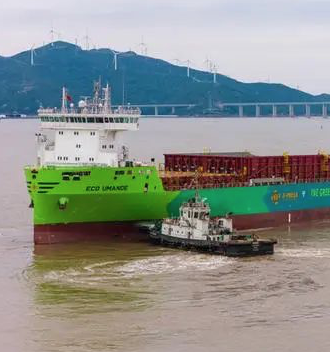 舟山绿色修船开拓全新赛道 全球首艘甲醇双燃料营运集装箱船交付