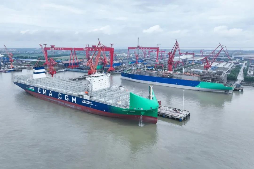 沪东中华向达飞交付13000TEU双燃料动力大型集装箱船