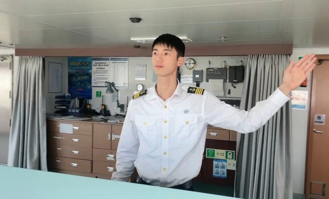 男子在海上漂了10小时！幸好他多看了一眼……