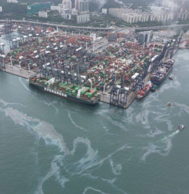 香港一集装箱船加油期间发生泄漏！